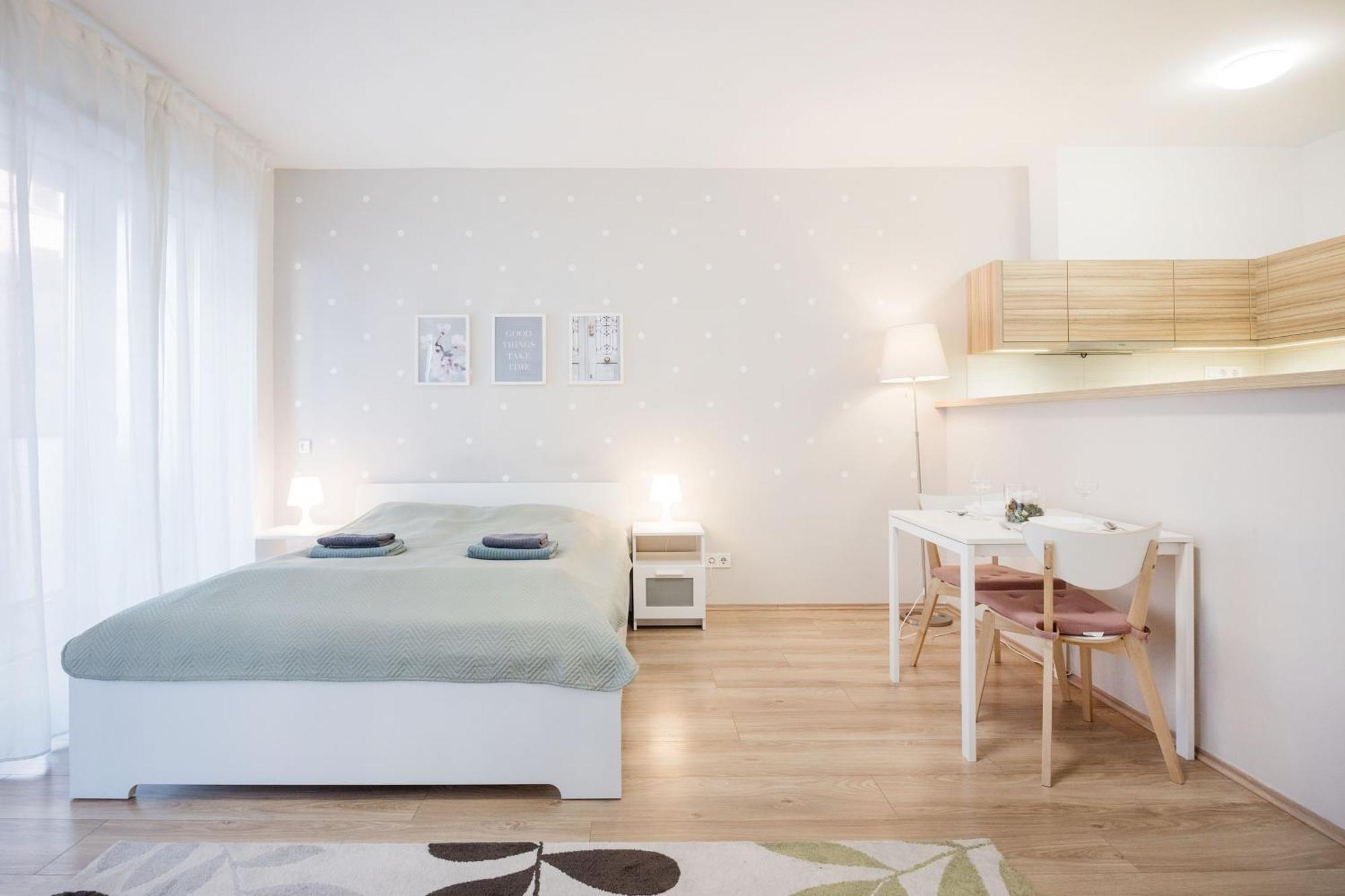 The Chic Crib With Balcony Apartment Budapest Exterior photo