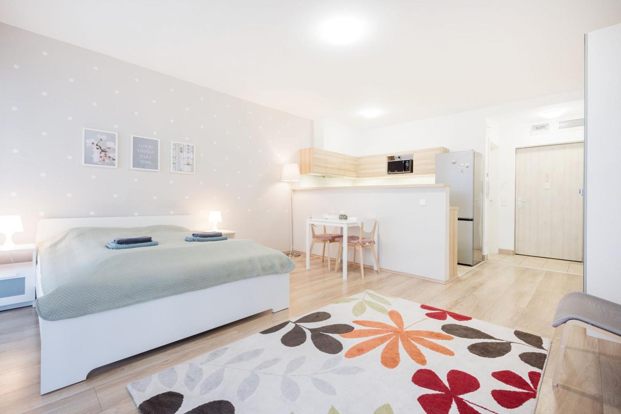 The Chic Crib With Balcony Apartment Budapest Exterior photo