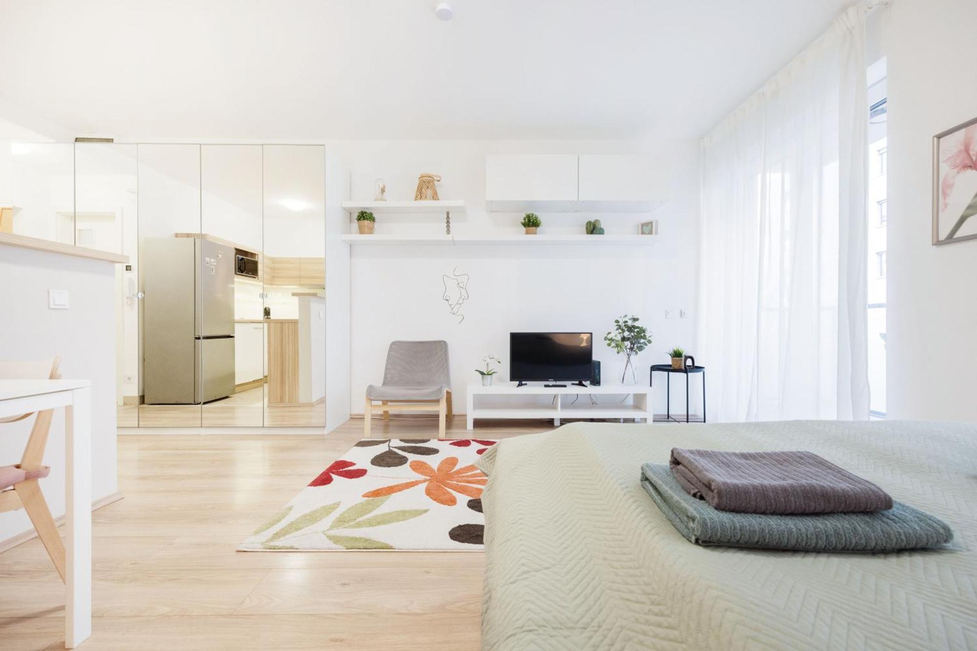 The Chic Crib With Balcony Apartment Budapest Exterior photo