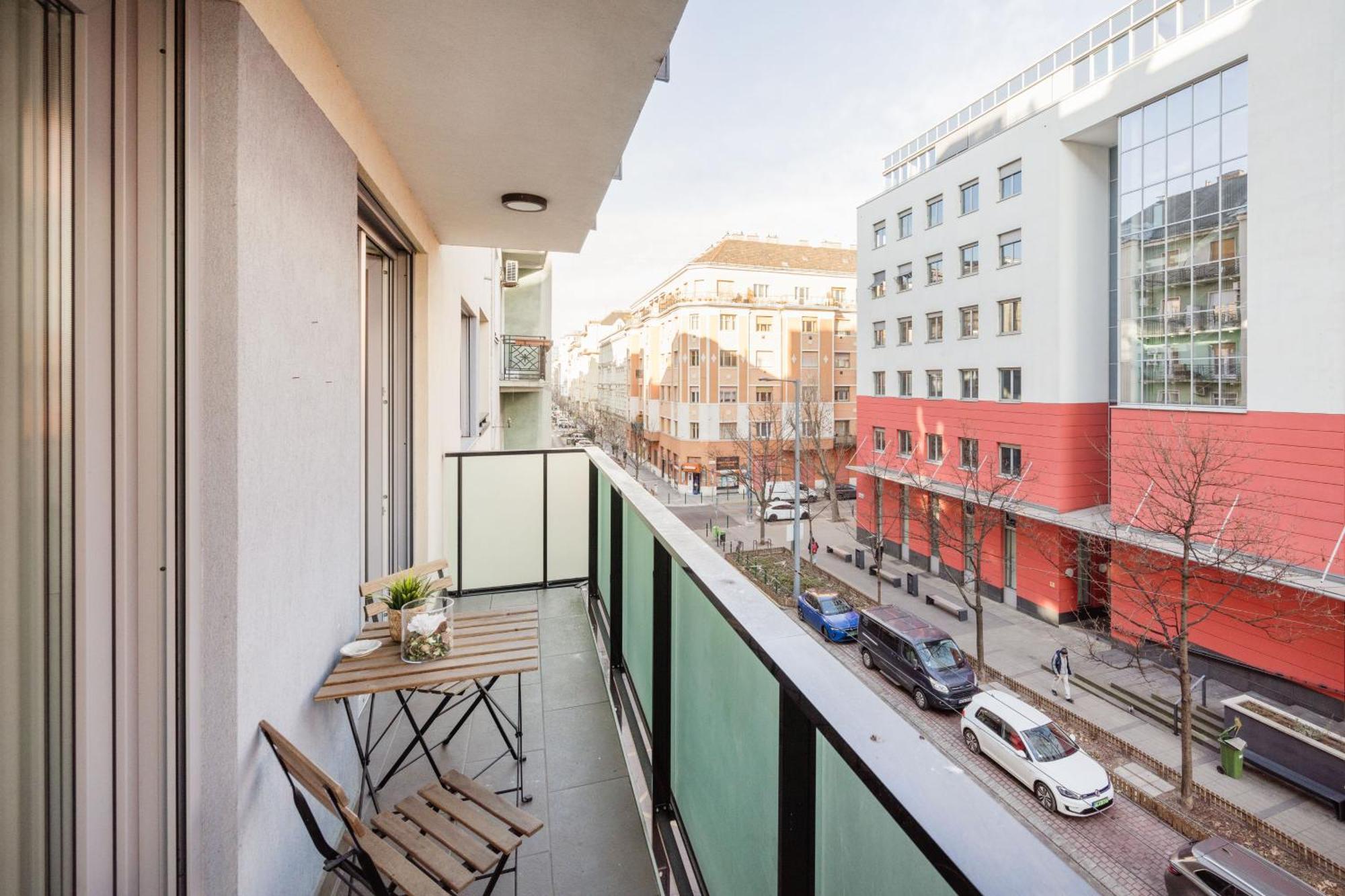 The Chic Crib With Balcony Apartment Budapest Exterior photo